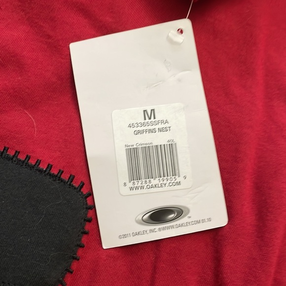 Red Oakley - Picture 3 of 3